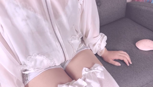 【実写雑談】23_00～オナサポ＆実演?ノーパンのえちえち部屋着でムラムラオナニー♥.mp4_20250604_211604.209.jpg